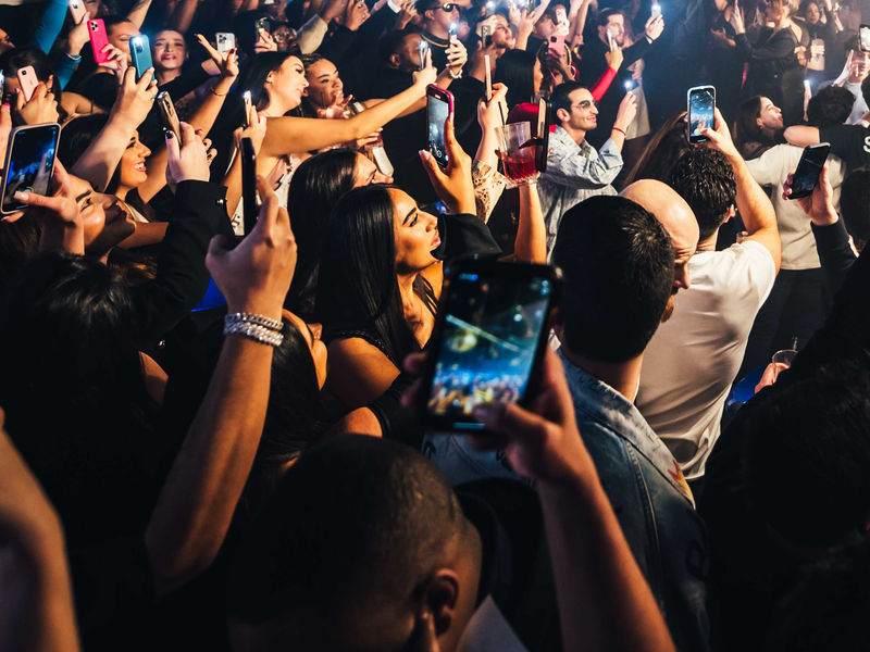 Making Money While in College: The Best Nightlife-Related University Side Hustles